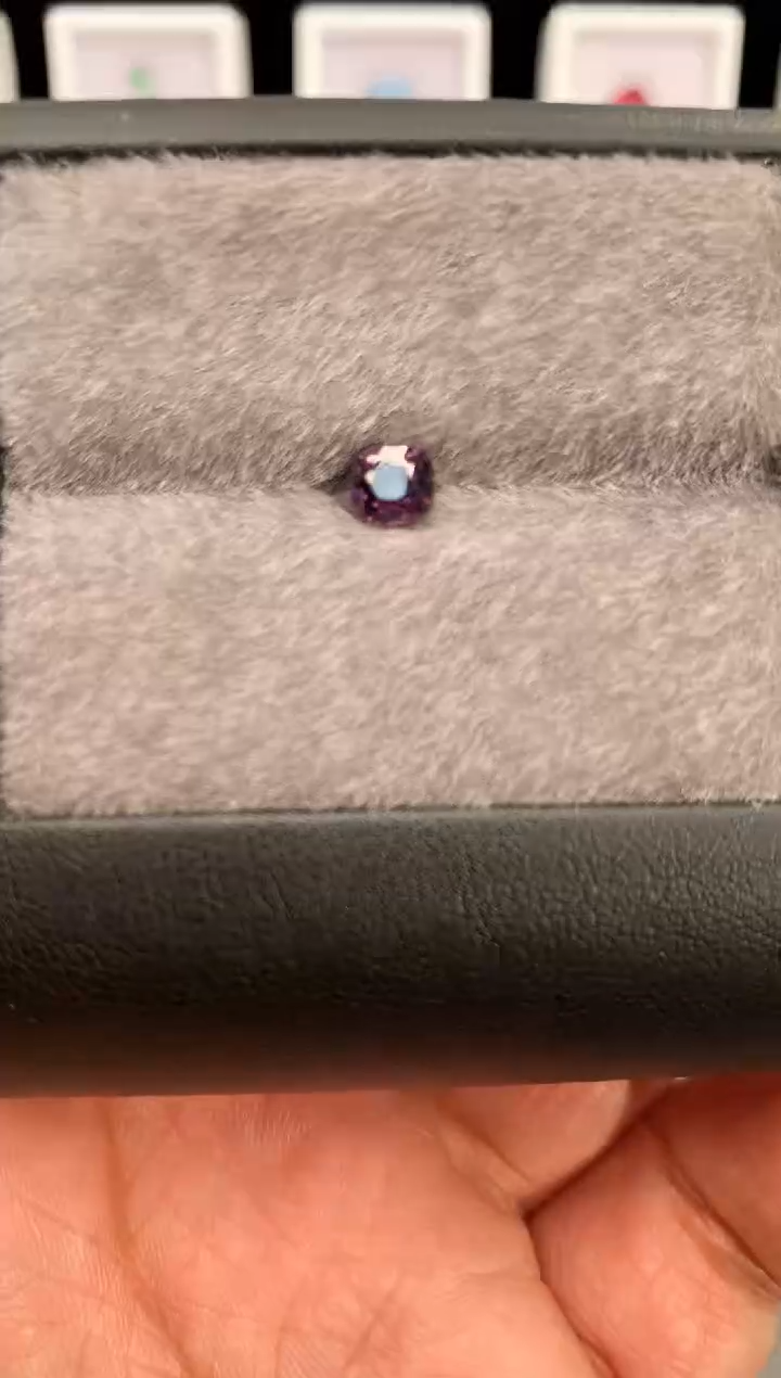 未镶嵌裸石尖晶石0.63