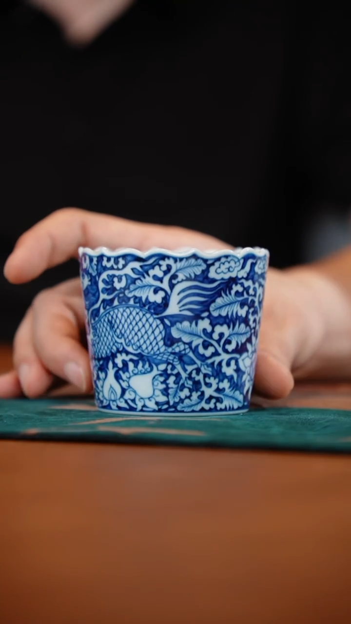 39-2麒麟追凤直壁花口杯（良朋）