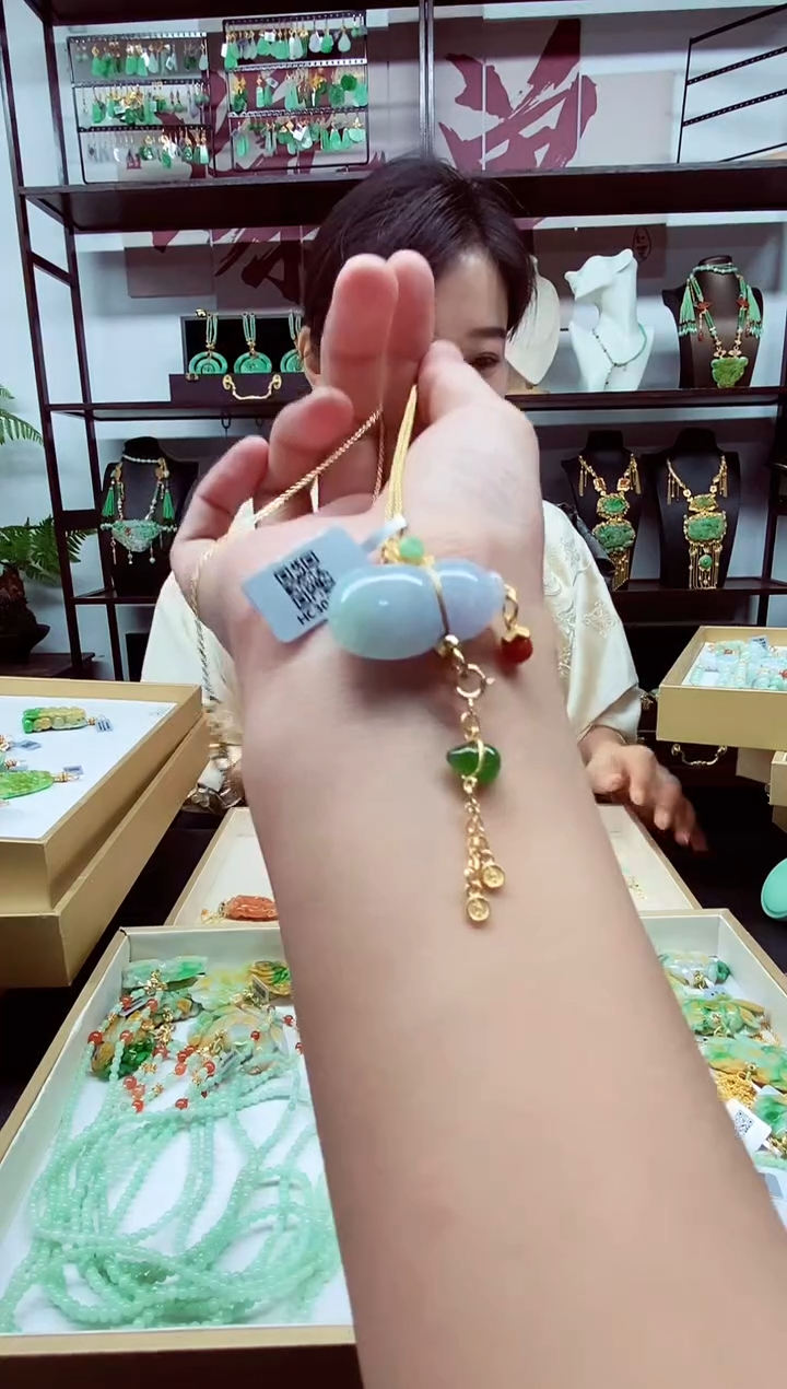 翡翠未镶嵌颈饰翡翠吊坠