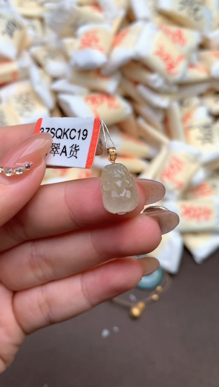 【闪购商品】翡翠挂件18K金镶嵌—