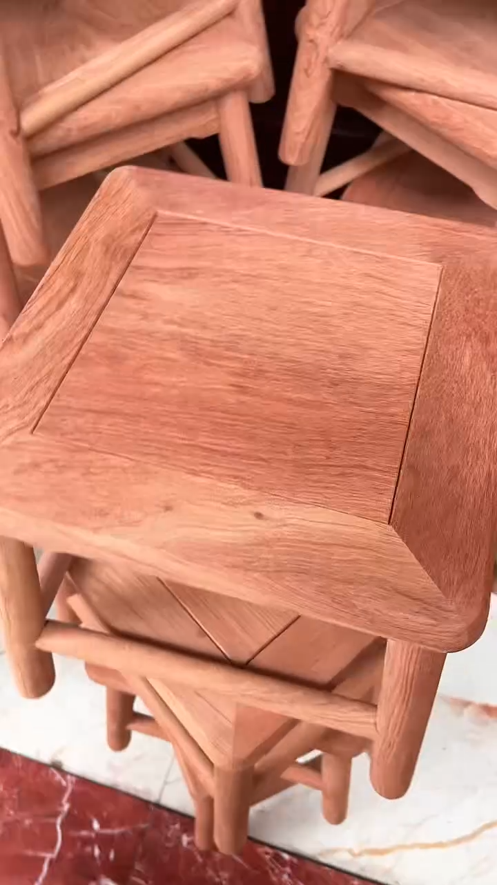 花梨木类端景台28-28-28花梨木方凳