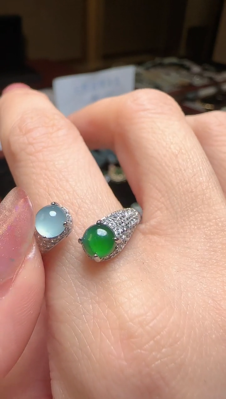 【闪购商品】翡翠吊坠(不含链)未镶嵌翡翠