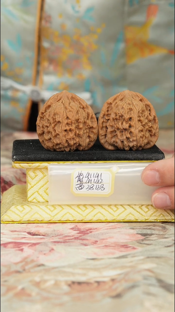 【闪购商品】文玩核桃把件赵喜满南将石