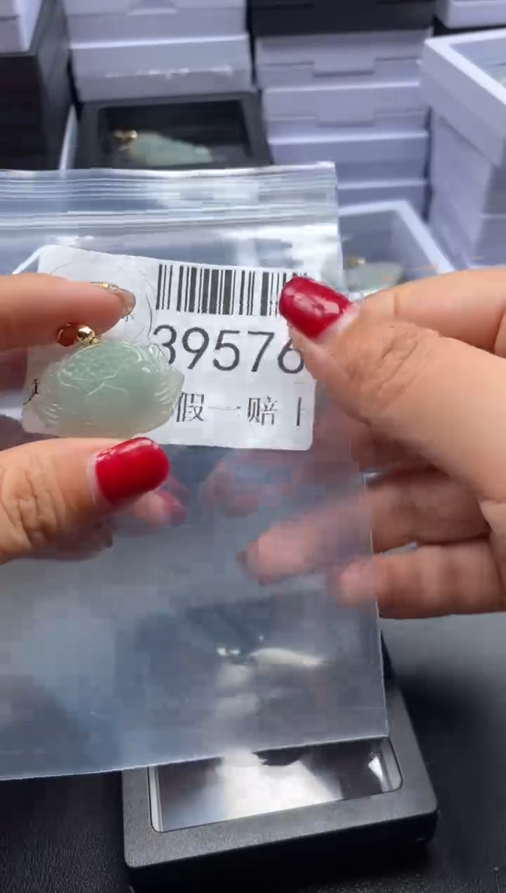 【闪购商品】翡翠未镶嵌吊坠(不含链)39576