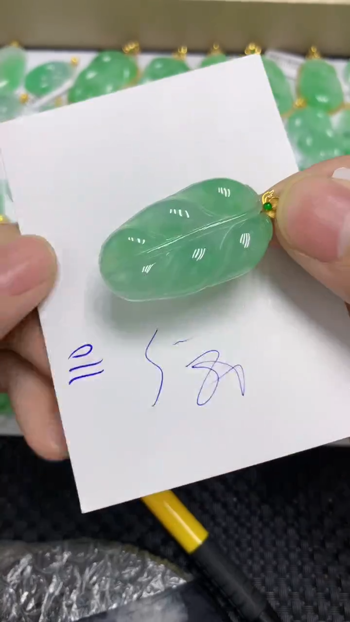 颈饰18K金镶嵌翡翠翡翠111111111