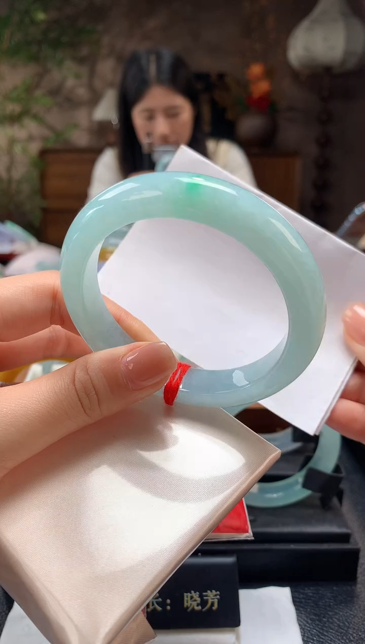 未镶嵌手镯翡翠翡翠飘绿正圈59+