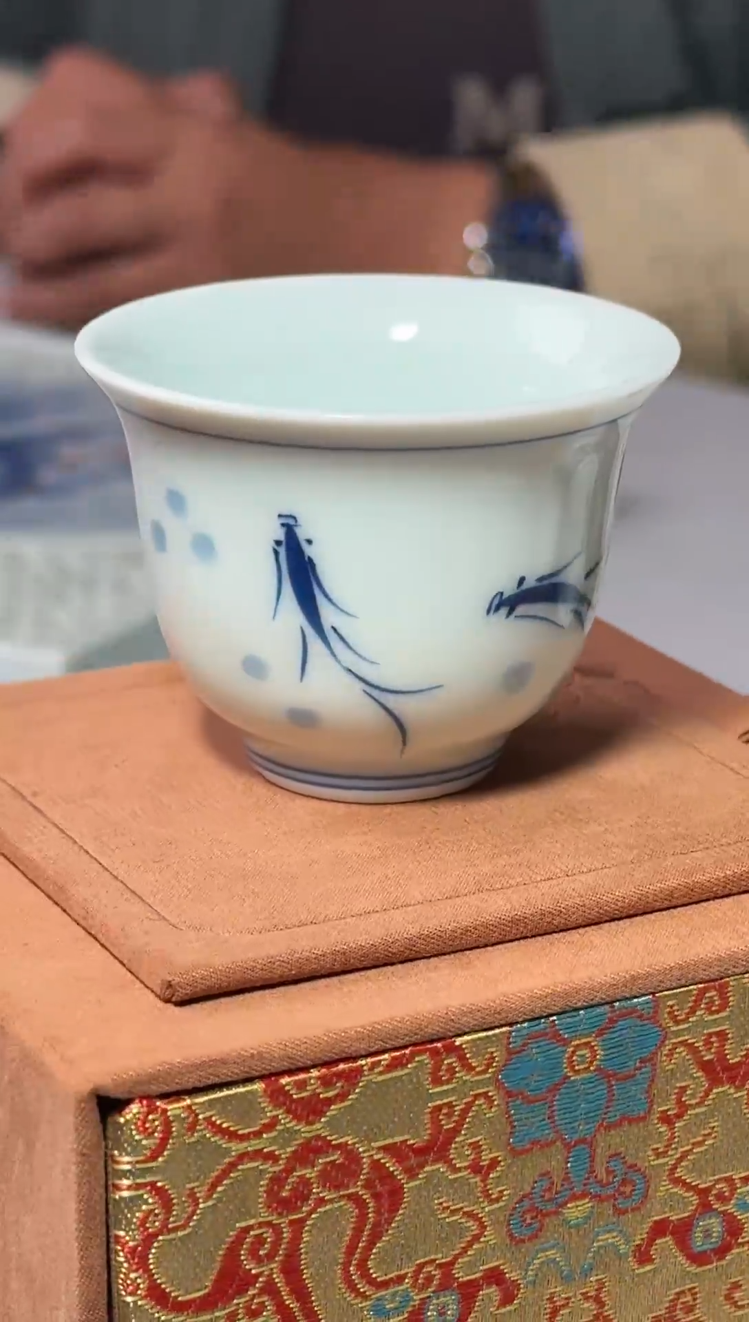 景德镇玩玉款鱼杯