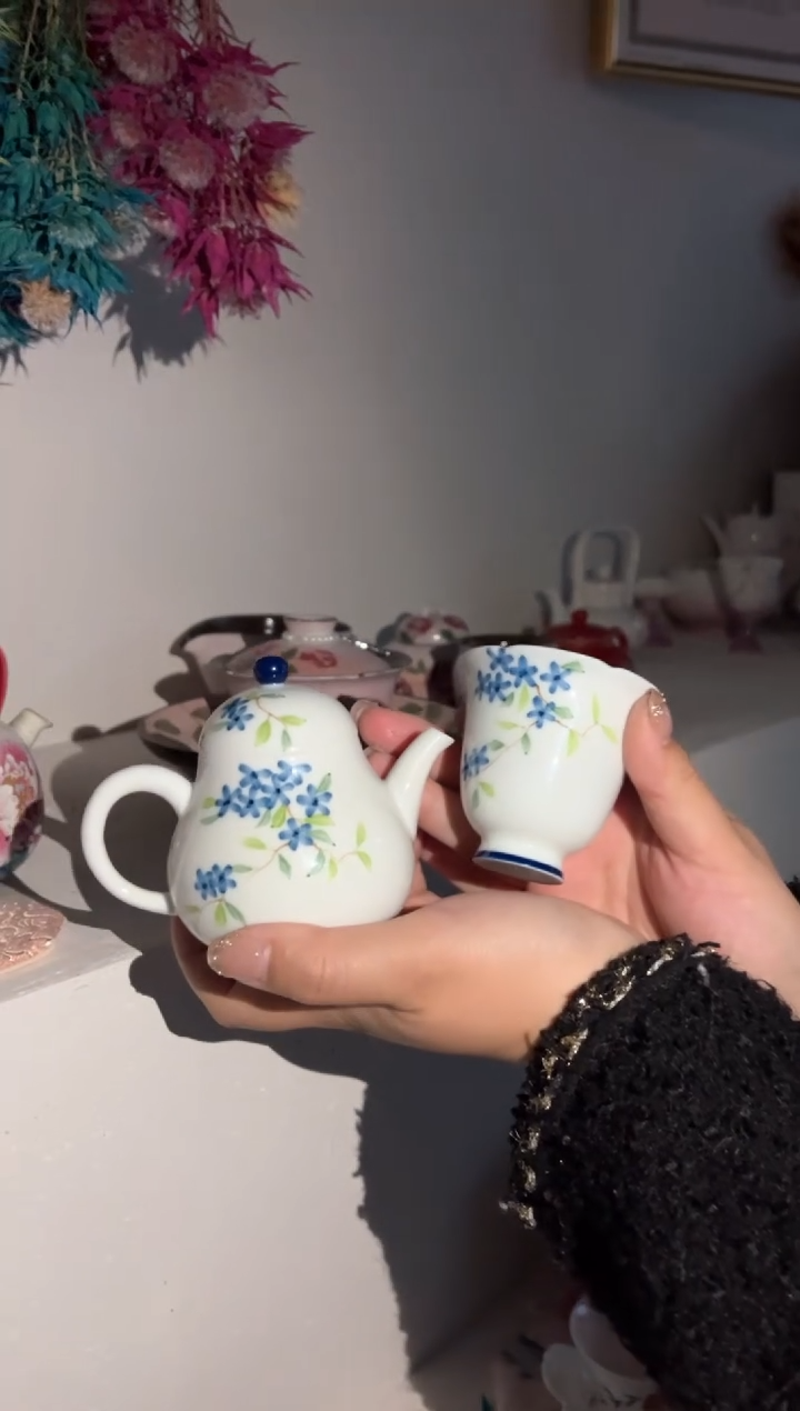 【闪购商品】小蓝花 茶壶+茶杯 啊哈哈啊