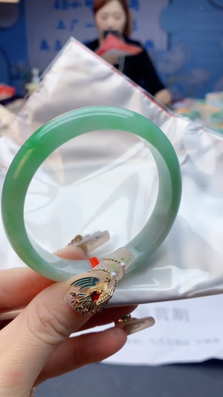【闪购商品】翡翠手镯未镶嵌0263433891