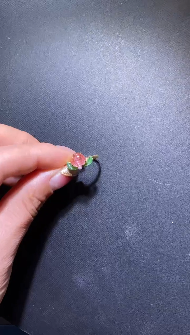 18K金镶嵌戒指碧玺碧玺桃子戒指