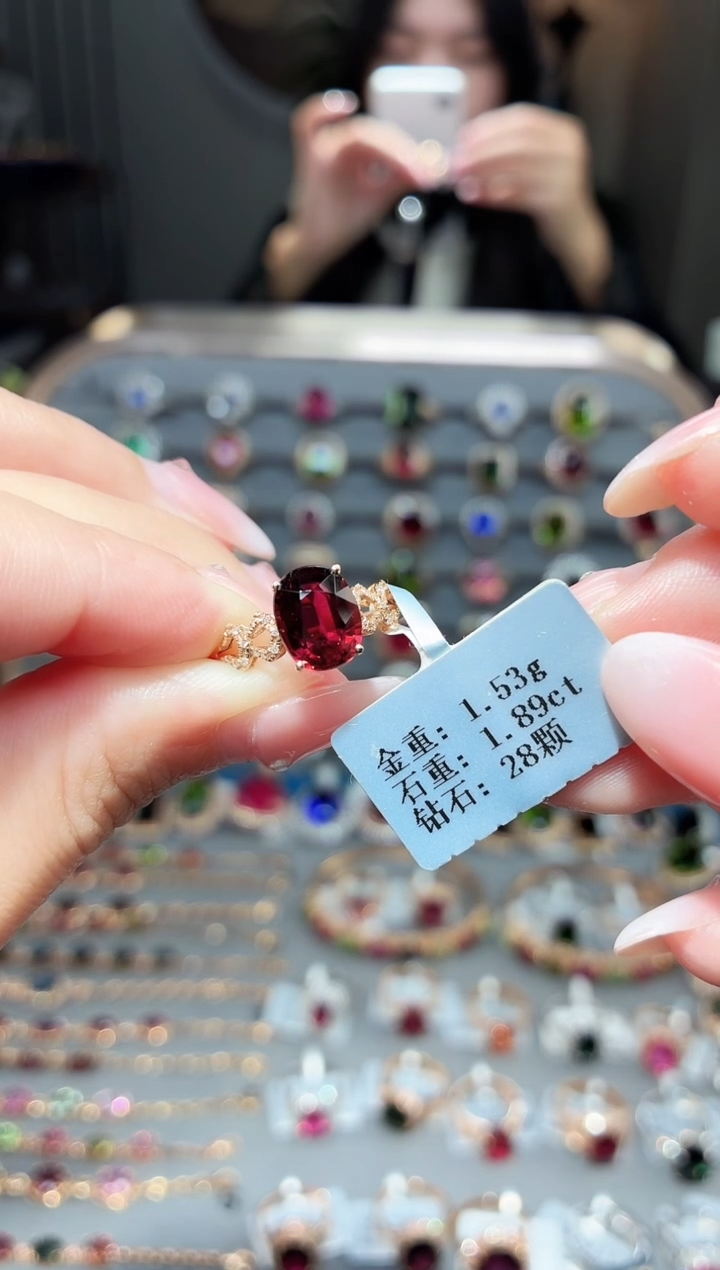 18K金镶嵌戒指碧玺1.89卡诺恩