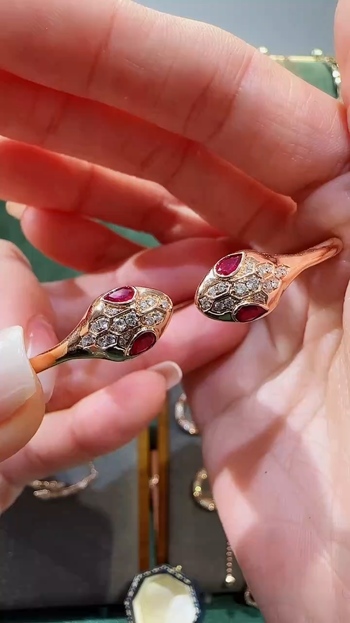 【闪购商品】钻石手镯18K金镶嵌18K金钻石蛇蛇手镯