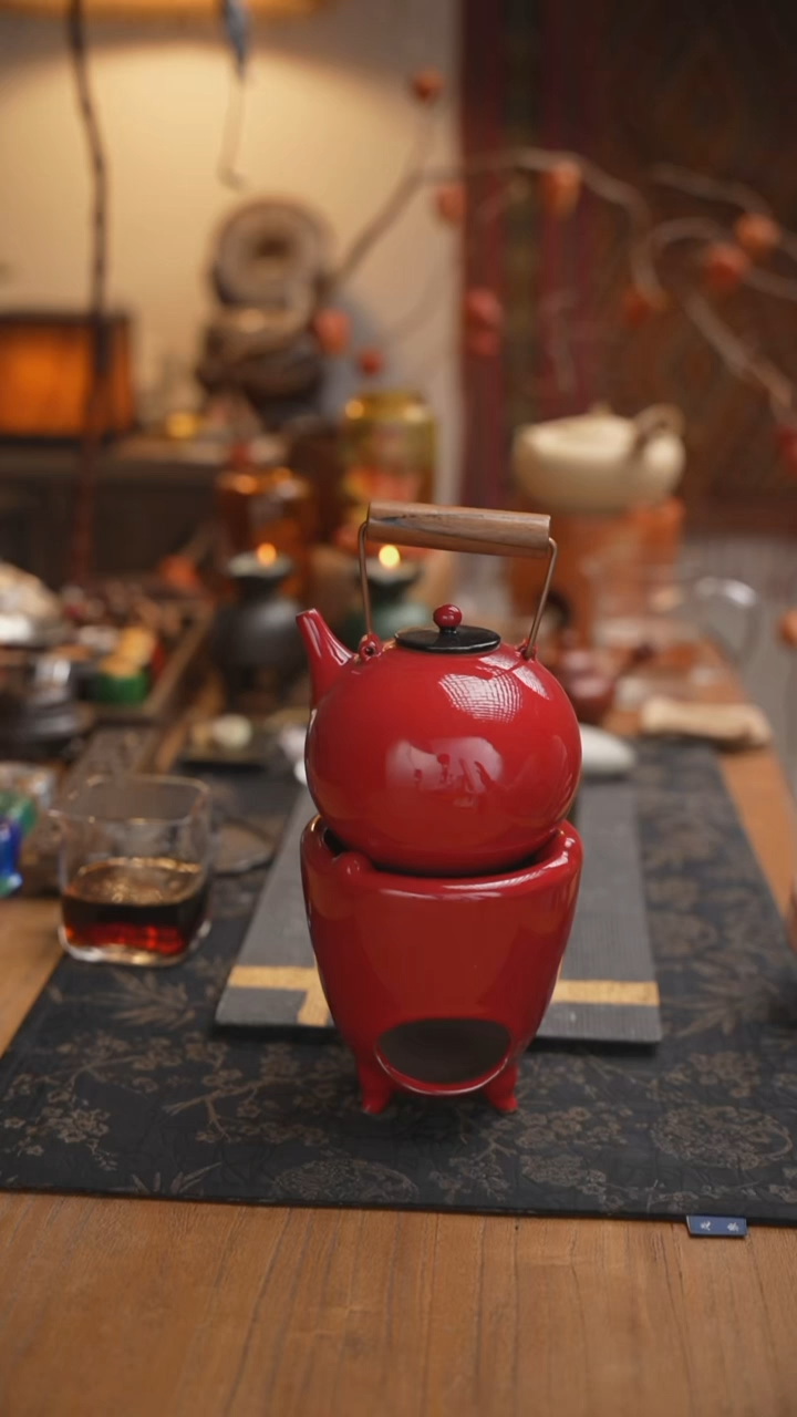 朱红陶瓷围炉提梁壶套组