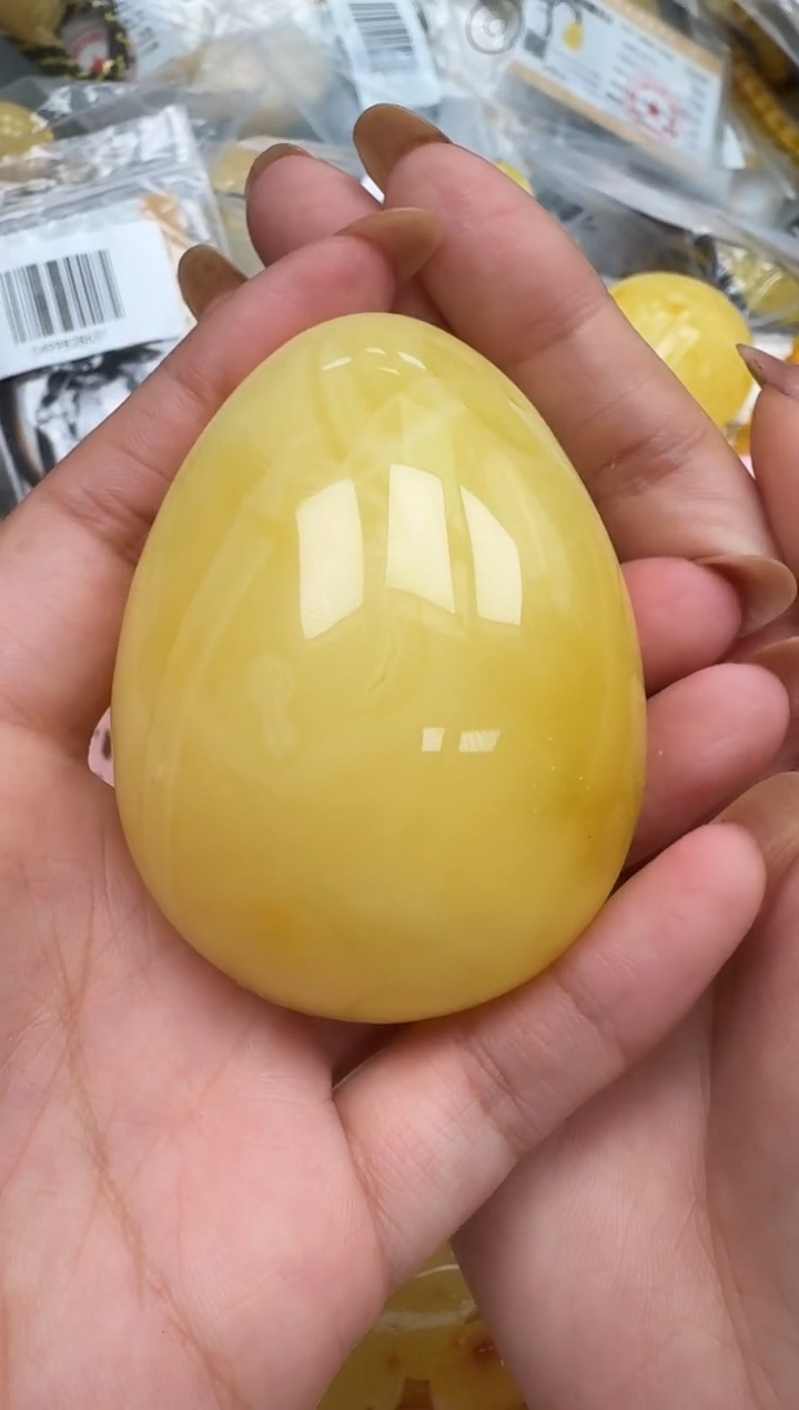 未镶嵌琥珀裸石如图