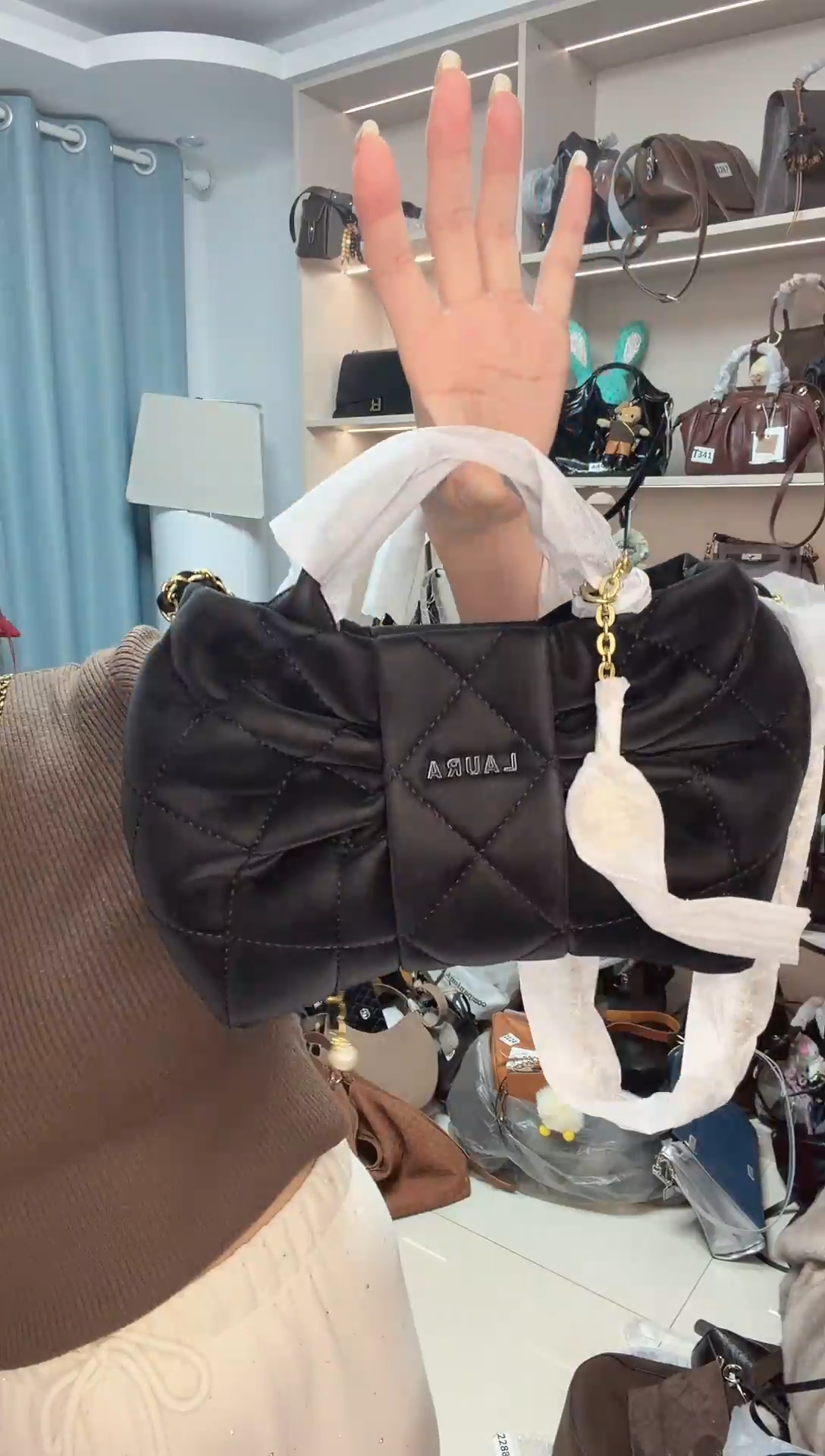 牛皮绸缎黑蝴蝶包