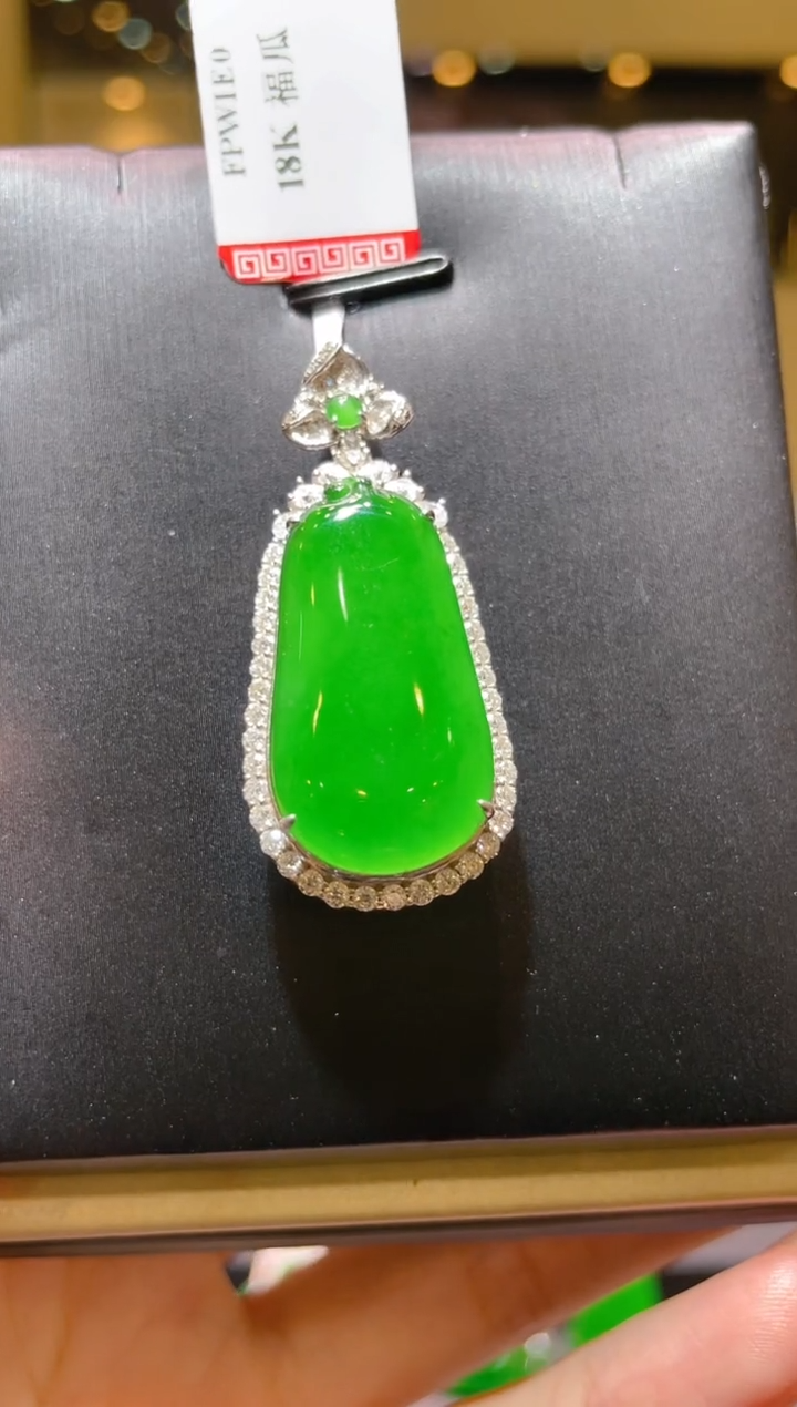 【闪购商品】翡翠吊坠(赠链)18K金镶嵌A86