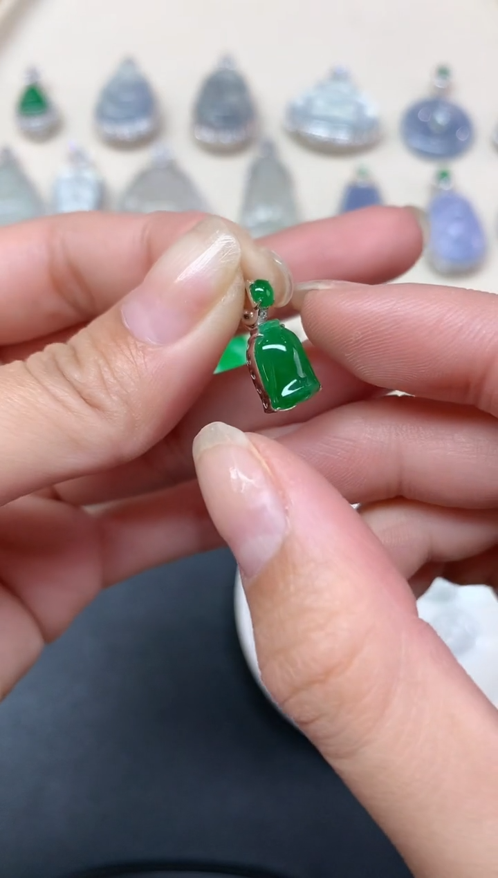 【闪购商品】翡翠吊坠(不含链)18K金镶嵌吊坠A70|2800