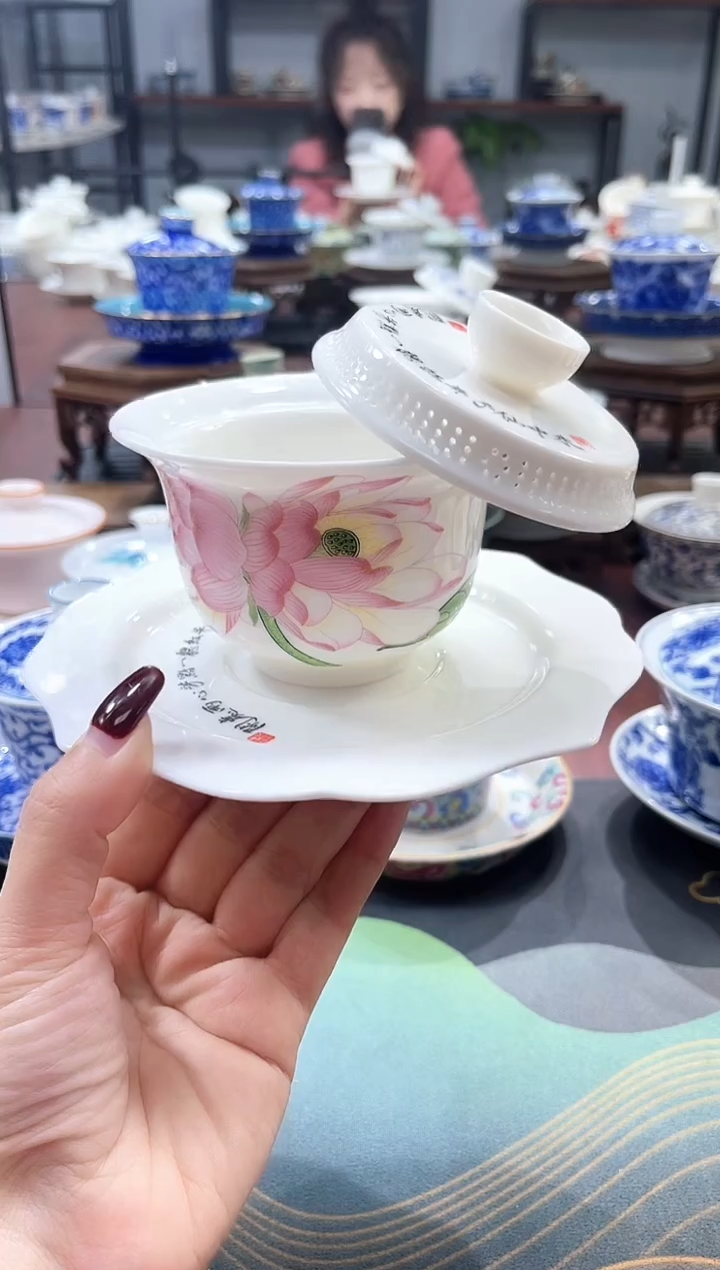 【闪购商品】360度出水荷花悬停盖碗