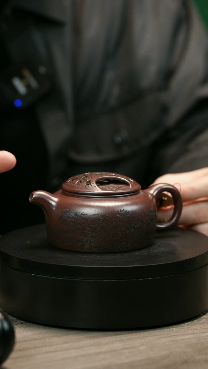 茶壶紫砂优*H2463王芳刻绘镂空牛盖