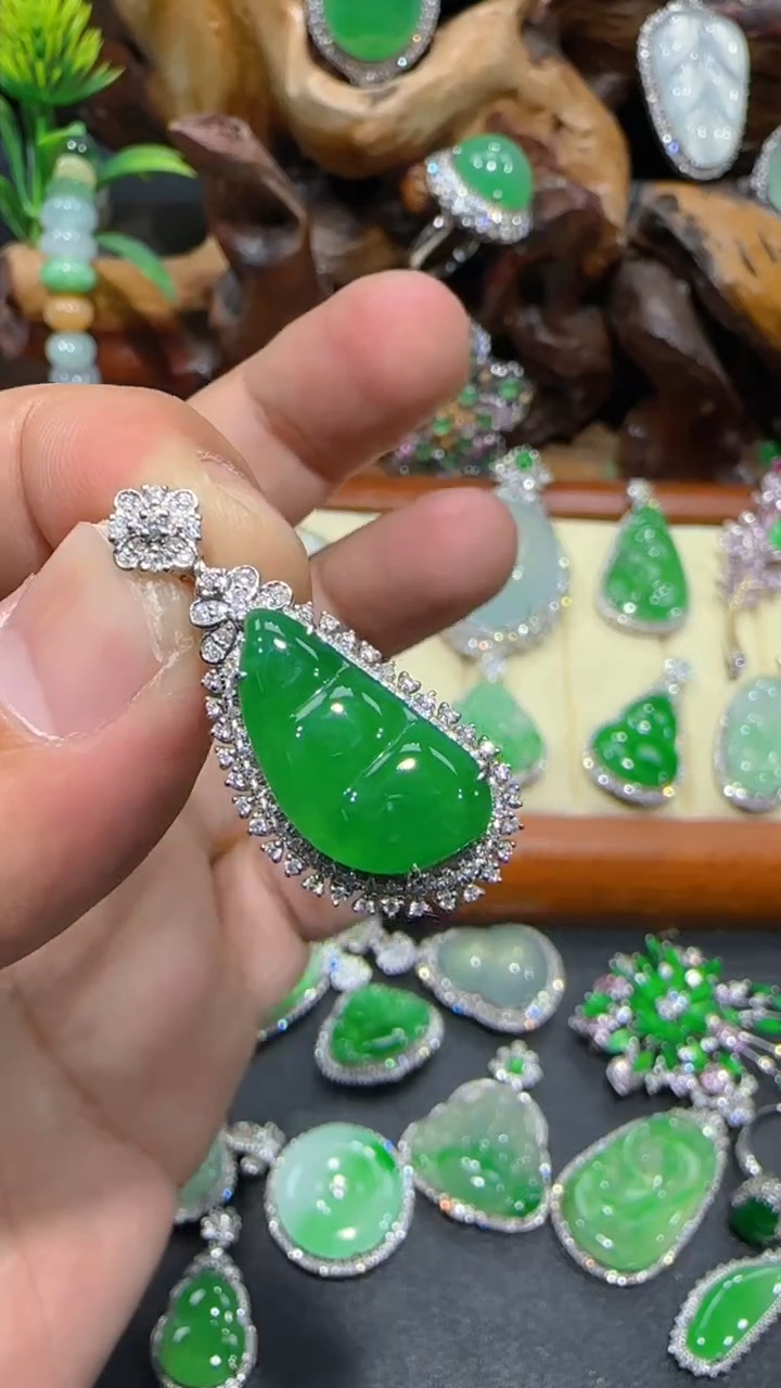 【闪购商品】翡翠吊坠(不含链)18K金镶嵌吊坠