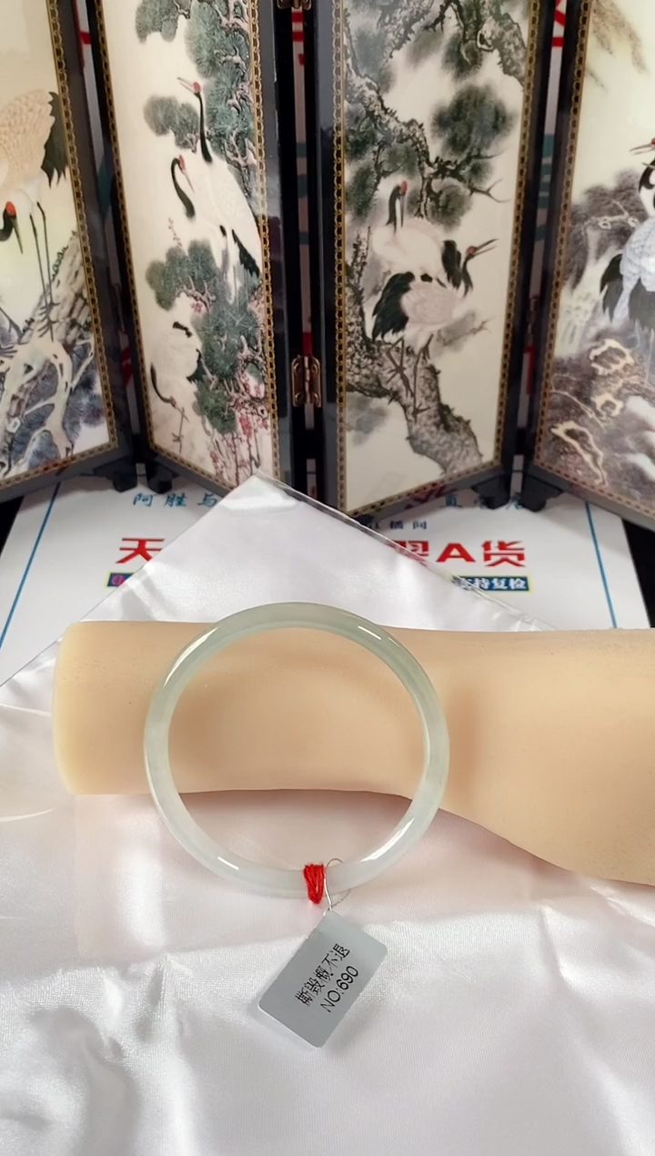 未镶嵌手镯（圆镯）翡翠手镯