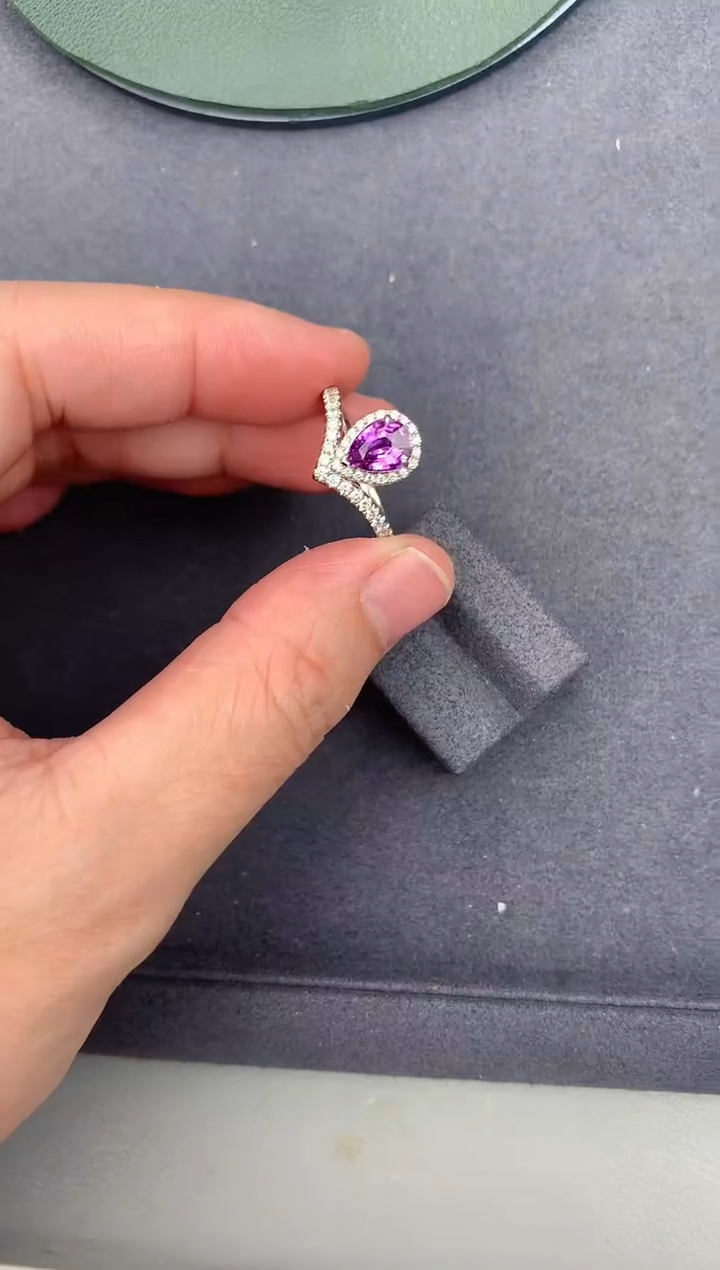 【闪购商品】彩色蓝宝石戒指18K金镶嵌1ct无烧紫蓝宝戒指