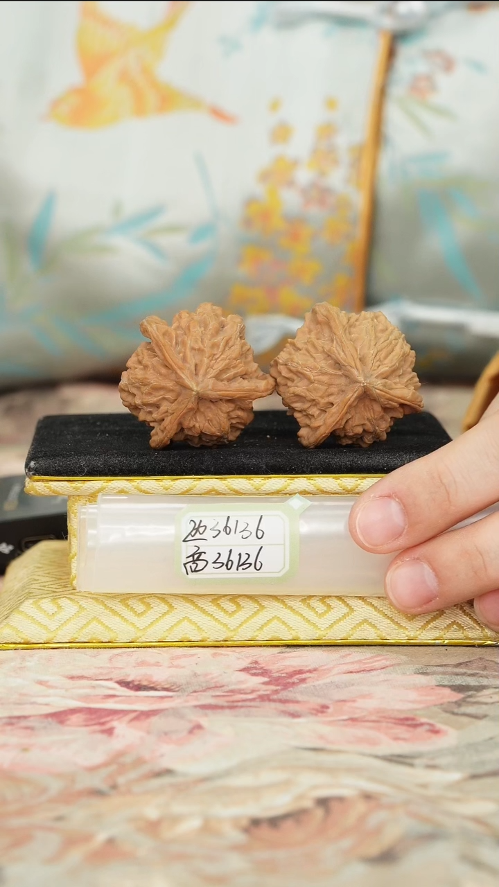 【闪购商品】文玩核桃把件盘山三棱