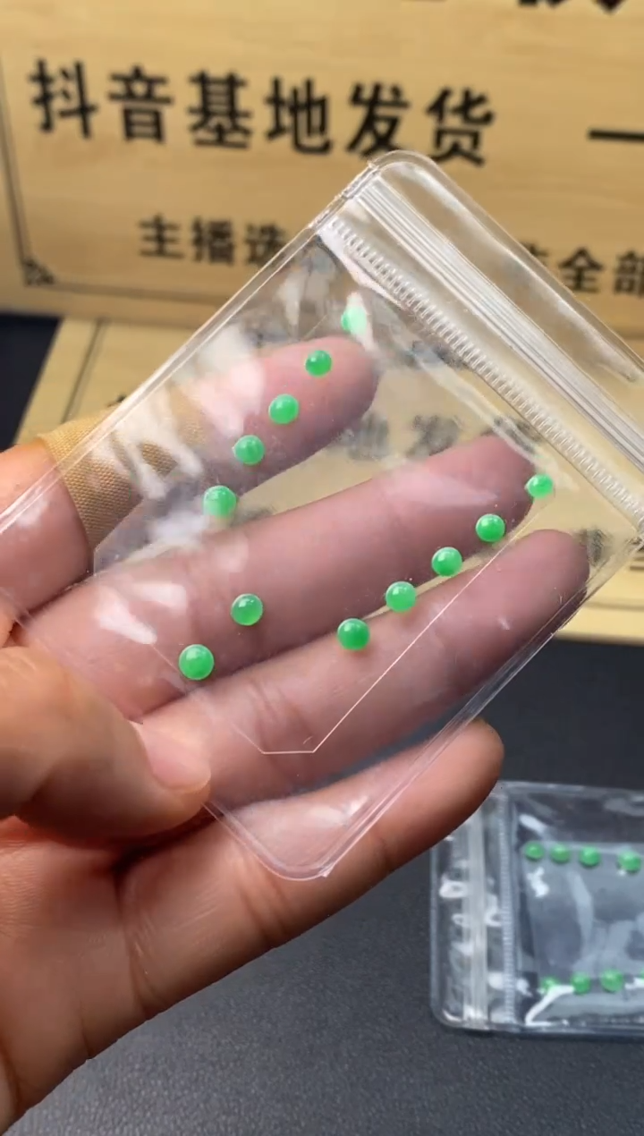 定制翡翠未镶嵌翡翠毛货多样性发其一