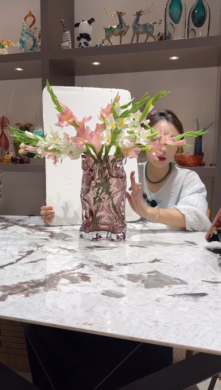 设计师款粉紫色花瓶