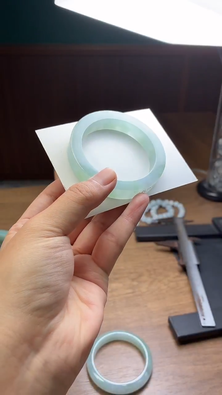 未镶嵌手镯定制翡翠小*蚁定制