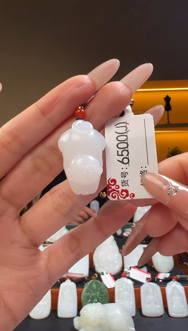 颈饰未镶嵌和田玉1J