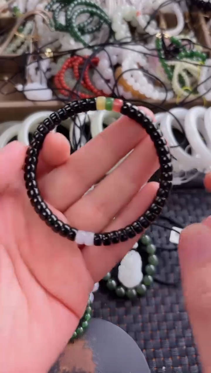 和田玉未镶嵌颈饰黑青药片