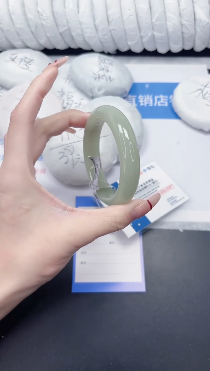 未镶嵌手镯石英质玉130-56.6DK