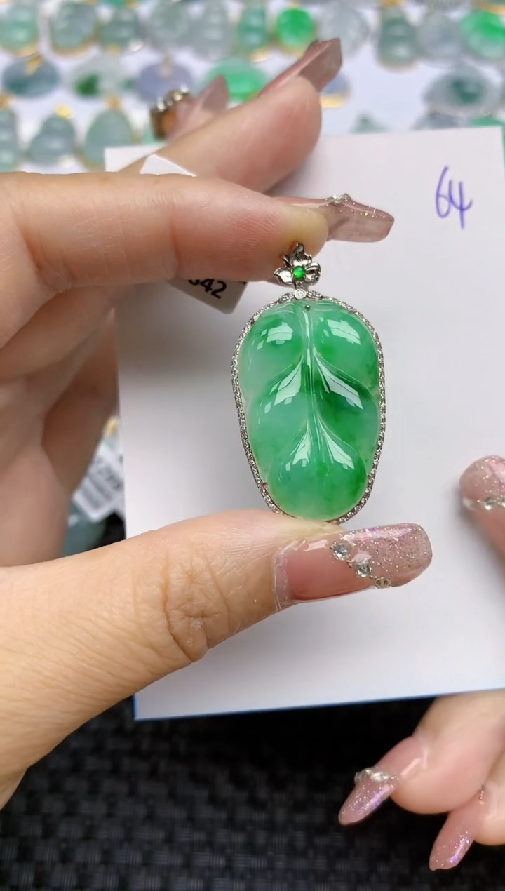 【闪购商品】翡翠颈饰18K金镶嵌天然A货翡翠 64