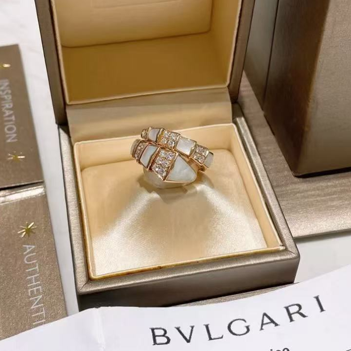 99新 BVLGARI/宝格丽 小花佳珊P205437451 蛇戒 宽版 白贝母 钻石