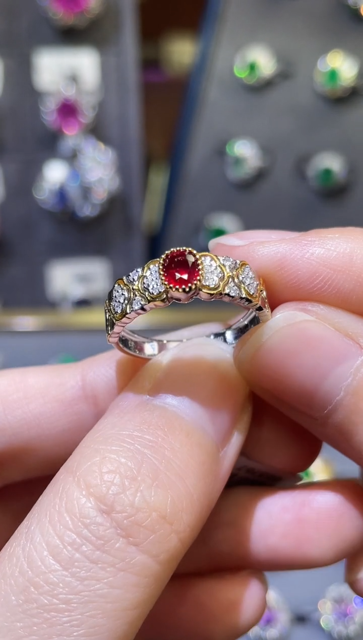 【闪购商品】红宝石戒指18K金镶嵌/无烧鸽血红/0.5ct