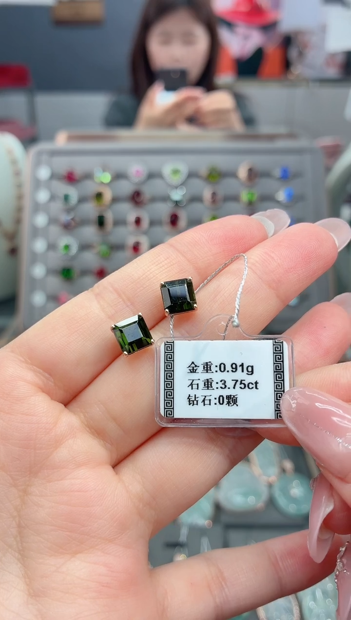 18K金镶嵌耳饰碧玺3.75