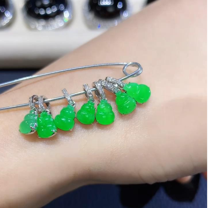 玥集珠宝 18K金翡翠葫芦百搭扣 多样性发货一件 LF