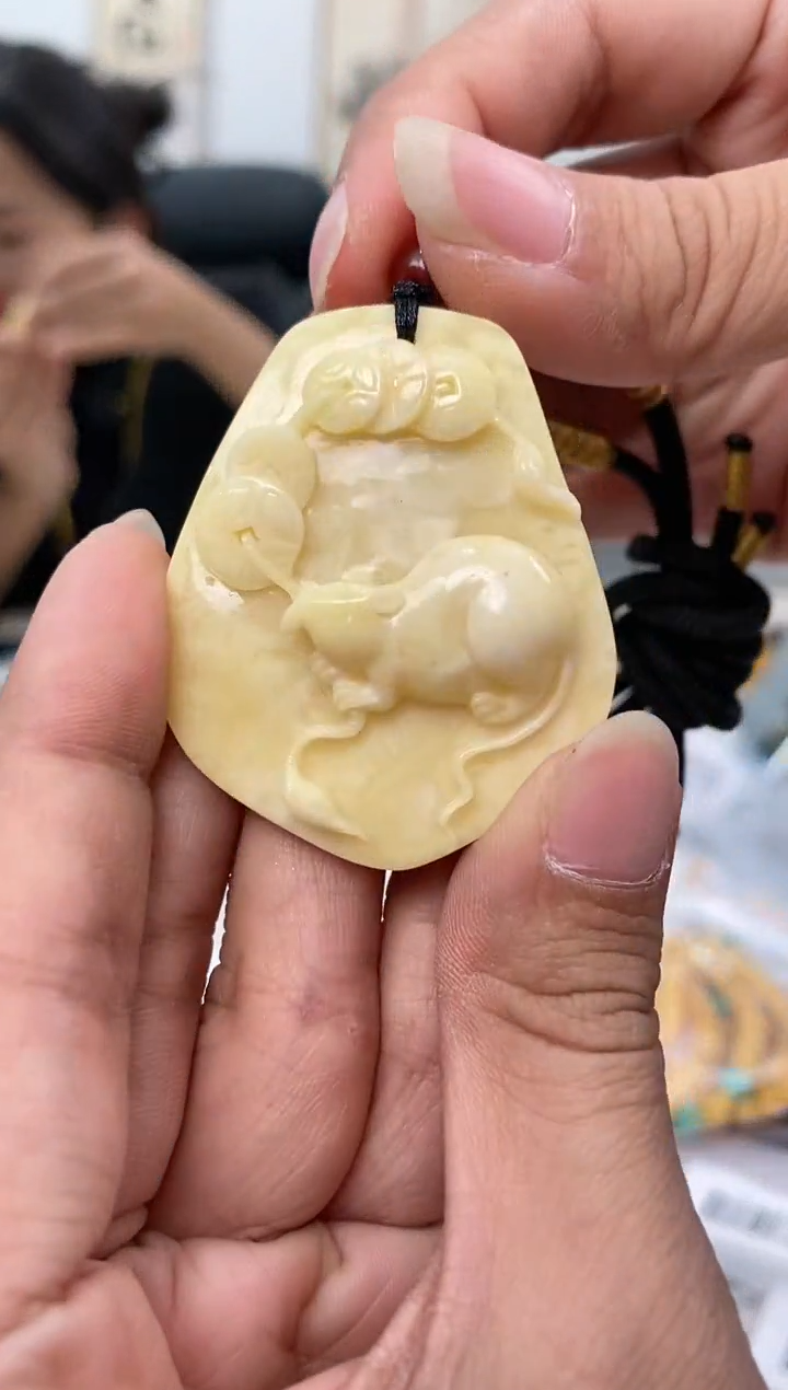 【闪购商品】蜜蜡裸石未镶嵌天然琥珀蜜蜡鼠鼠