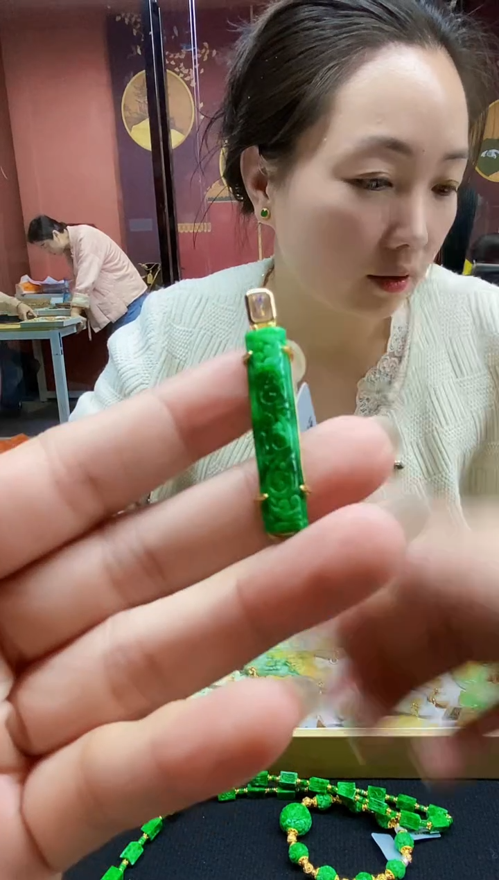 颈饰未镶嵌翡翠霖*霏翡翠吊坠