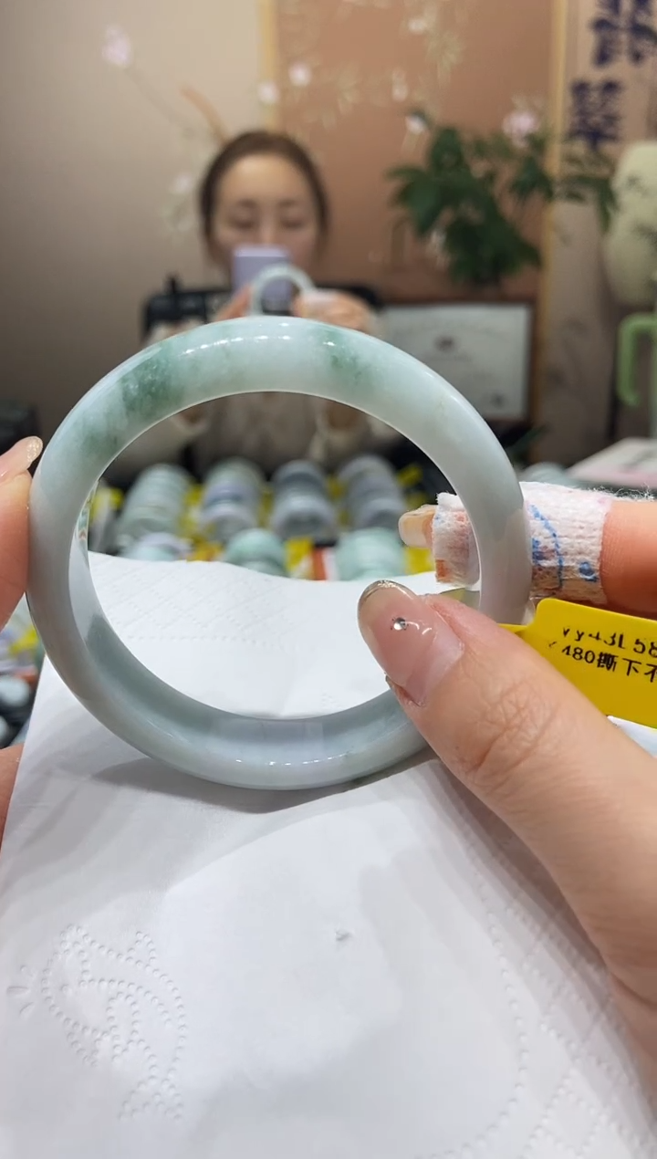 【闪购商品】翡翠手镯未镶嵌58圈口