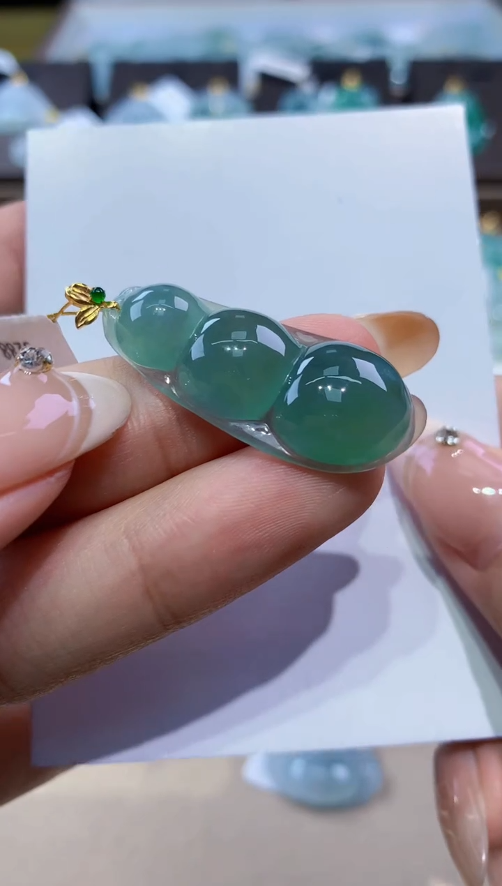 颈饰18K金镶嵌翡翠天然缅甸翡翠A货挂件 