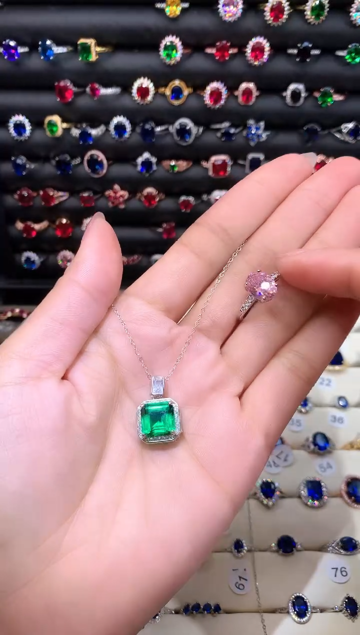 【闪购商品】透辉石吊坠银S925镶嵌10