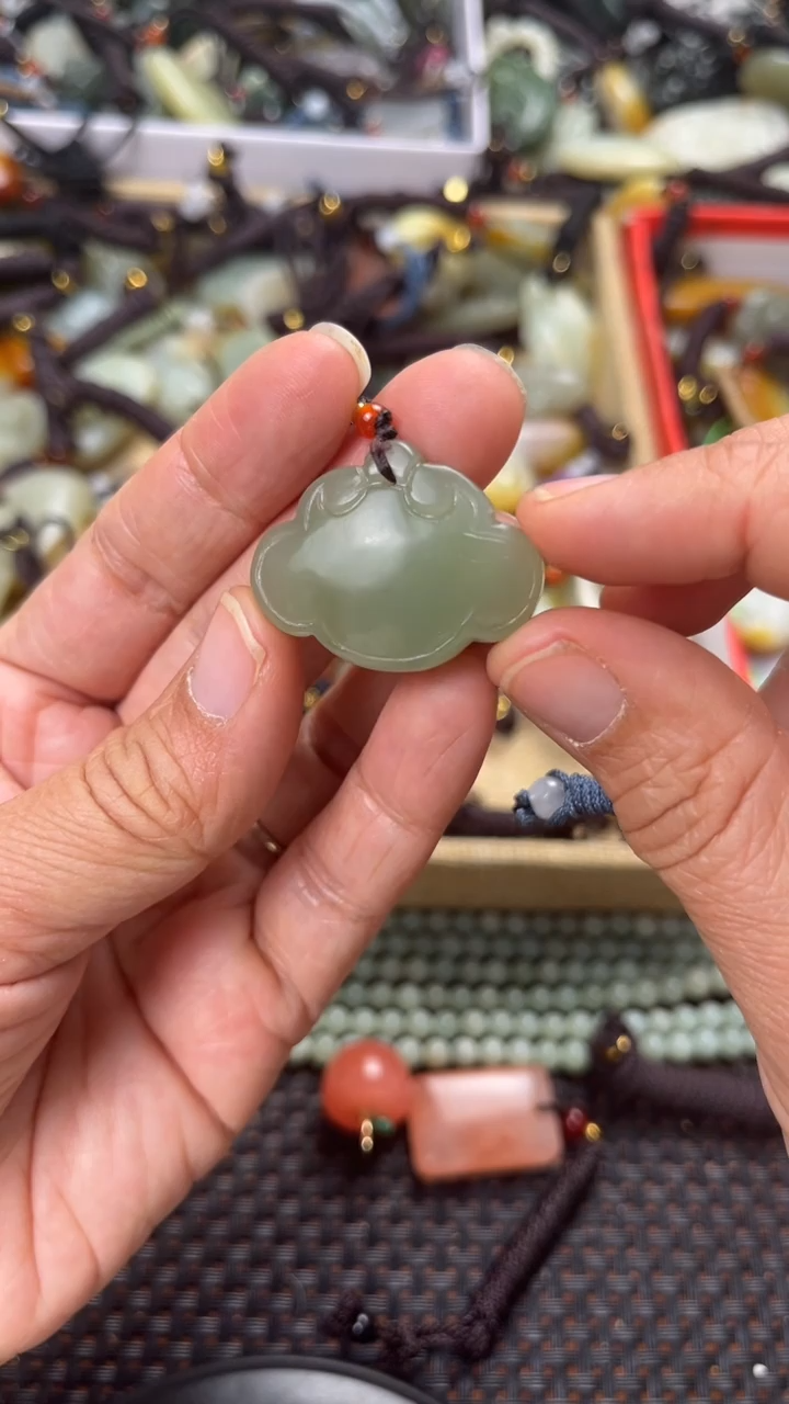 【闪购商品】和田玉颈饰未镶嵌多样性发货没有证书拍一发一有瑕