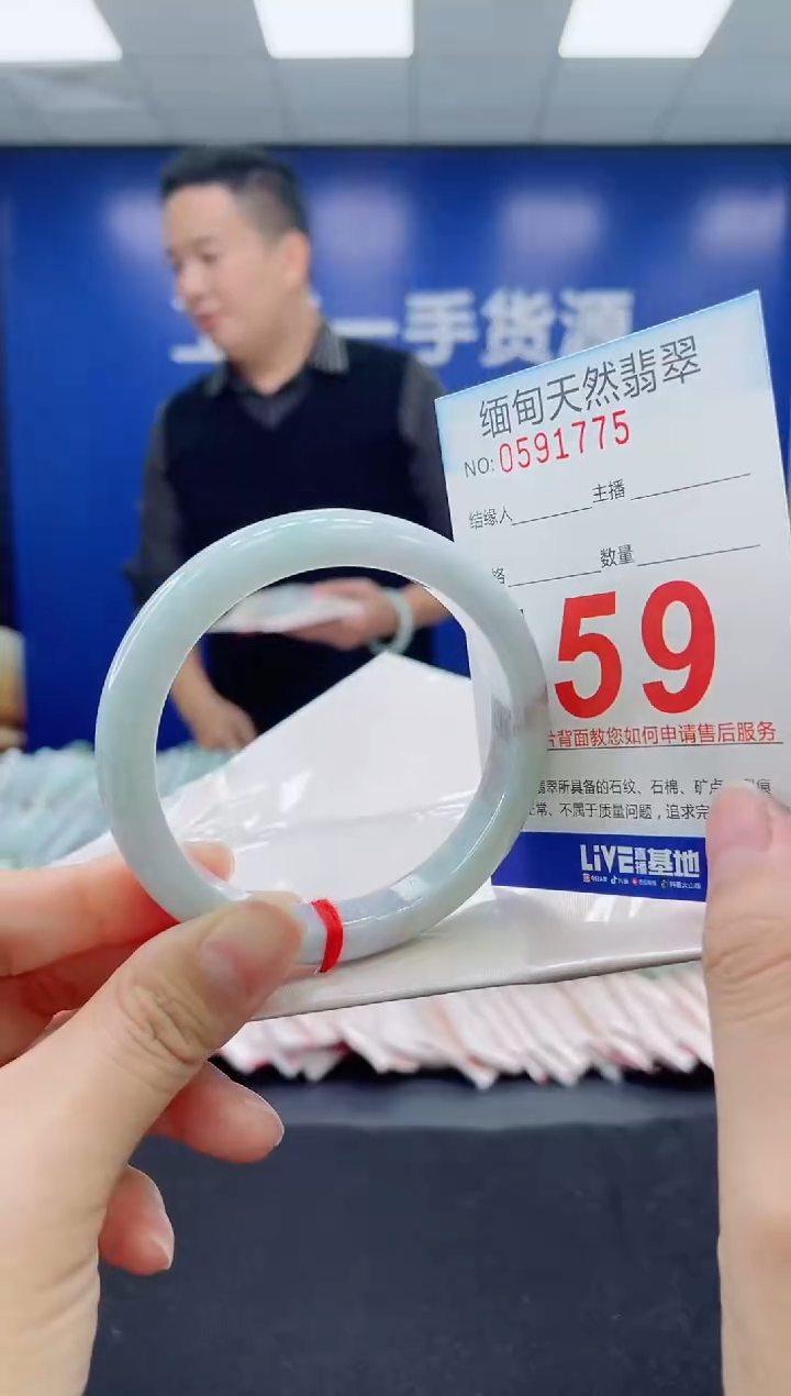 未镶嵌手镯翡翠天然翡翠手镯