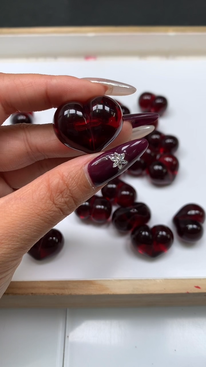 裸石血珀未镶嵌E227 血珀 屁桃26*20*16mm 1个8元