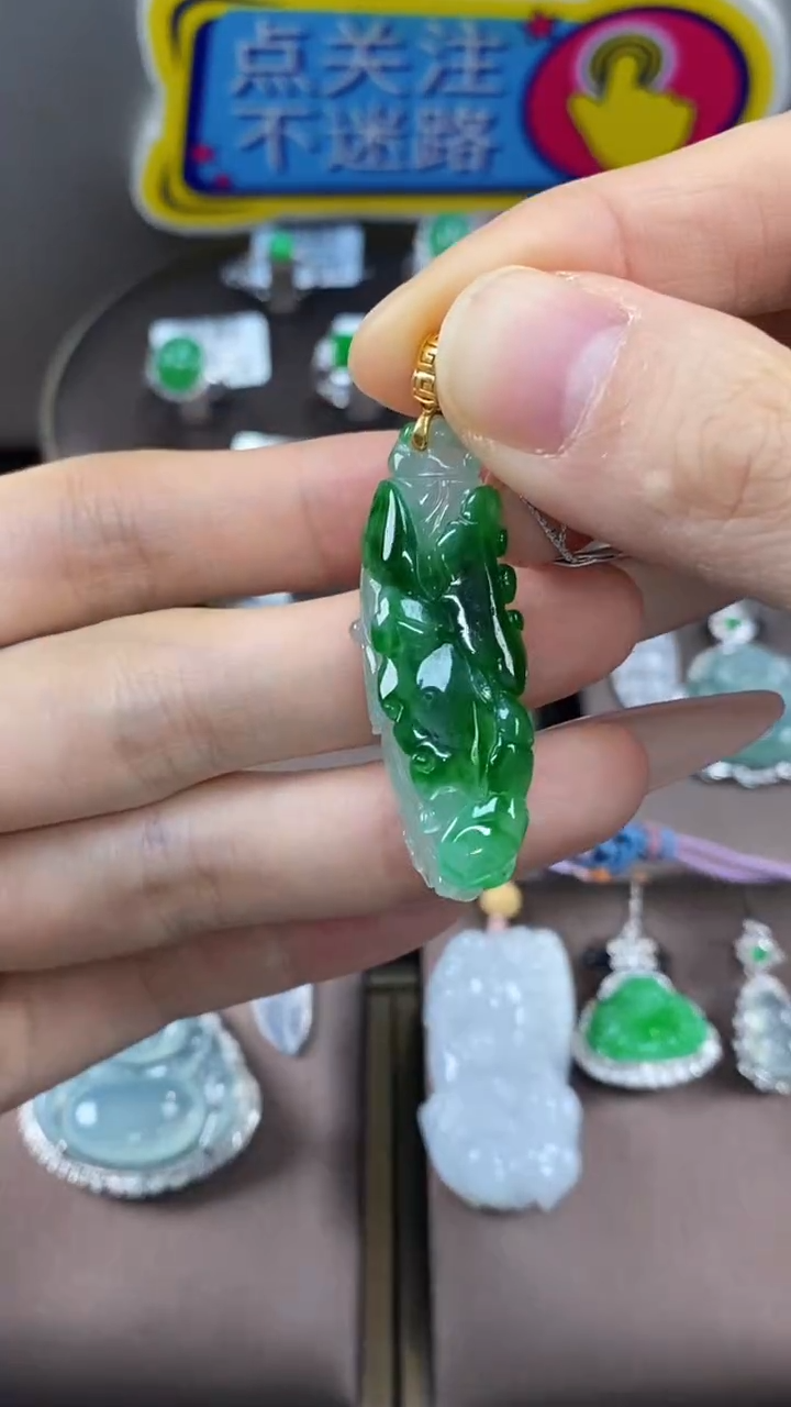 【闪购商品】翡翠吊坠(不含链)18K金镶嵌翡翠白菜