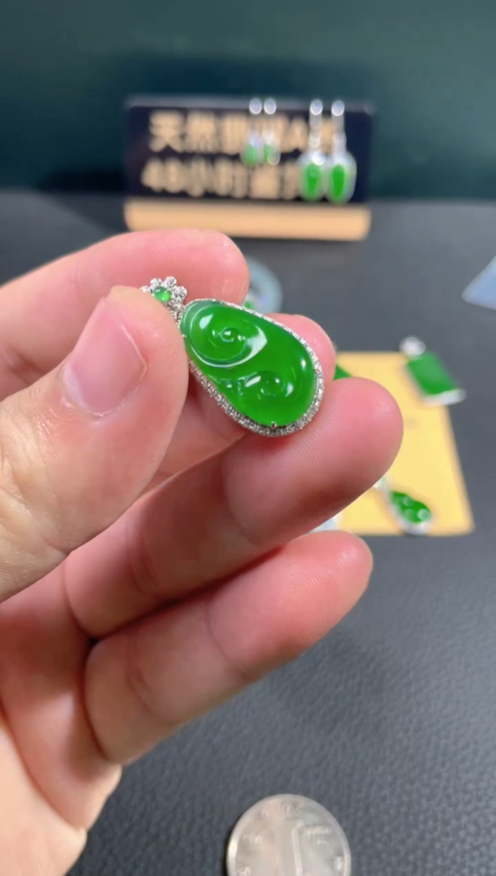 【闪购商品】翡翠颈饰18K金镶嵌翡翠