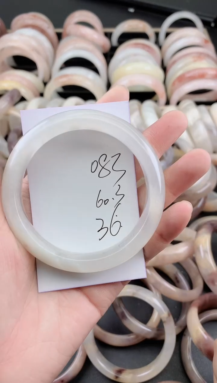 未镶嵌手镯石英质玉083