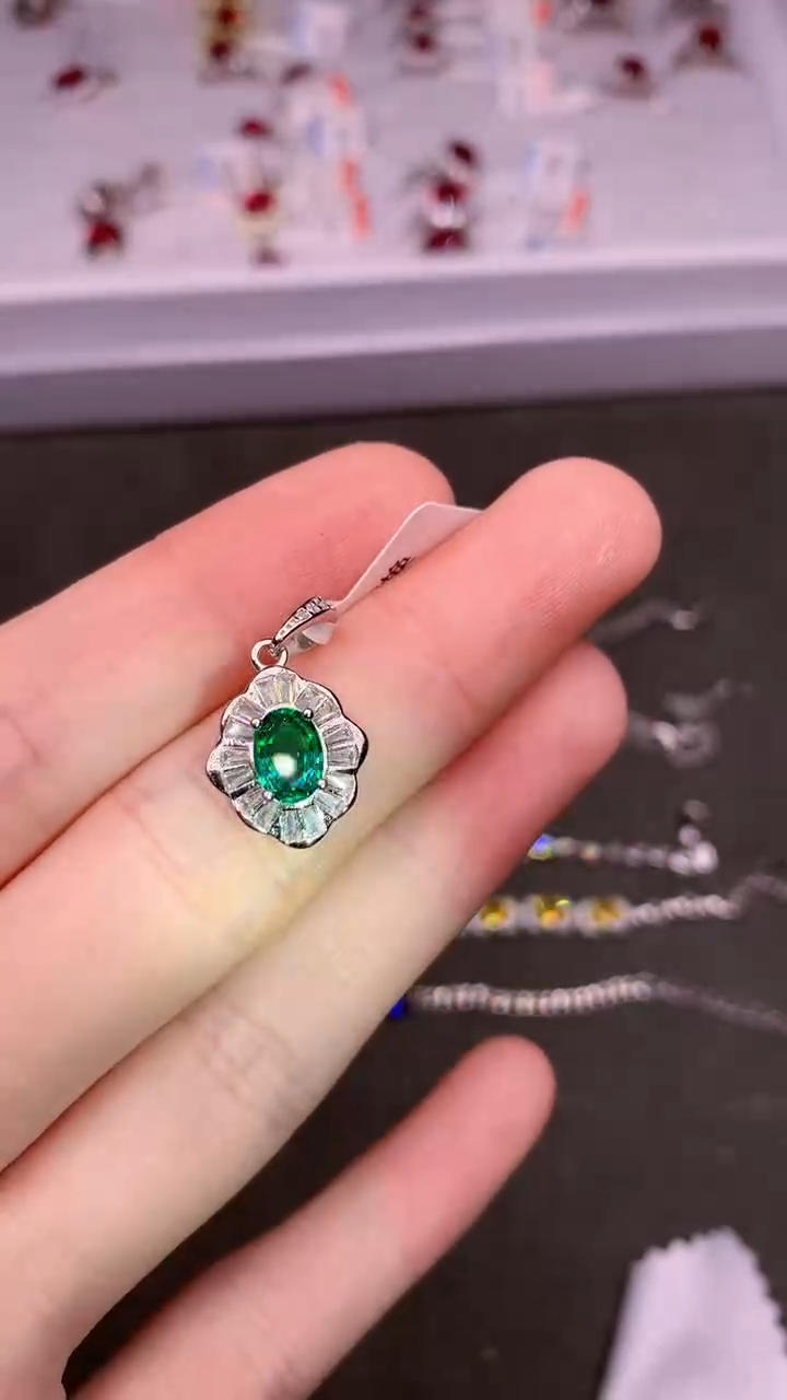 【闪购商品】祖母绿颈饰银S925镶嵌.....